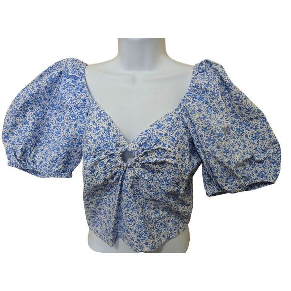 Blue Floral Puff Sleeve Crop Top With Front Cut-Out Detail milkmaid gathered top - Picture 5 of 8